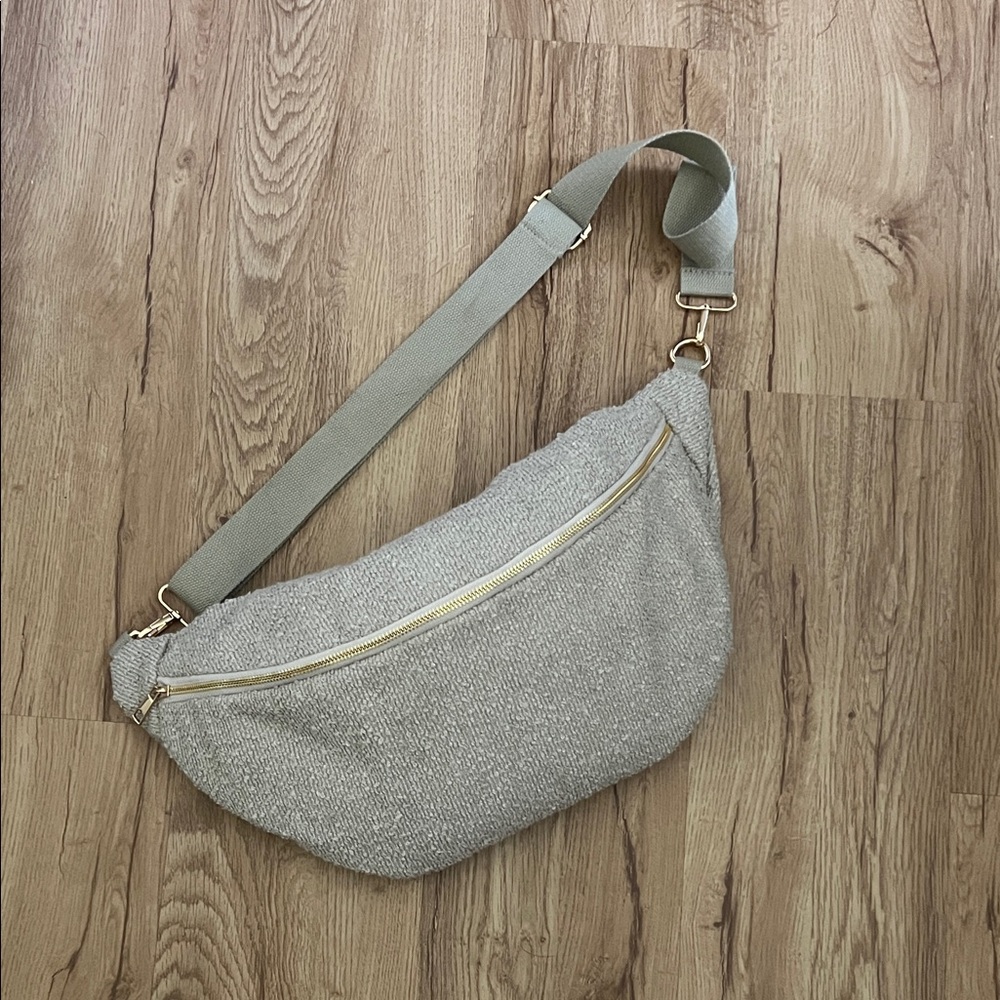 Elegant Gray Shoulder Bag